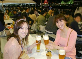 神戸オクトーバーフェスト2012／乾杯するお２人