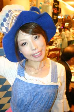 オオサカオクトーバーフェスト2012/ディアンドル姿のお客さん