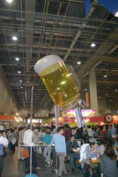 '13 食博覧会・大阪 -世界の味覚館- ワールドビアフェスタ/ビアジョッキの巨大バルーン