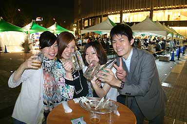 うめきたオクトーバーフェスト2013／立ち席で乾杯