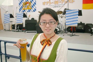 ナゴヤオクトーバーフェスト　2013／ディアンドル姿のお客さん