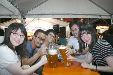 みんなでプロースト（乾杯）！＠新梅田シティオクトーバーフェスト２０１３