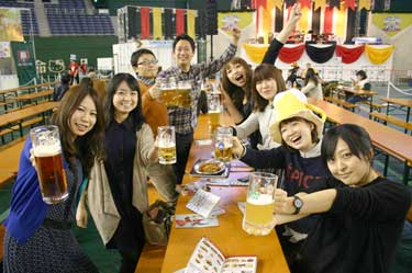 スーパーオクトーバーフェスト2013／みんなでプロースト（乾杯）！