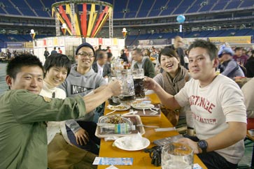 スーパーオクトーバーフェスト2013／みんなでプロースト（乾杯）！