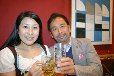 ガストハウス４４　オクトーバーフェスト大阪本町 2014／ディアンドル（ドイツ民族衣装）姿で乾杯！