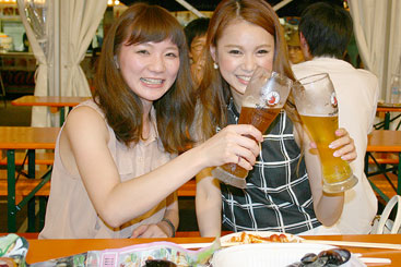 姫路オクトーバーフェスト2014/ビール女子どうしで乾杯!