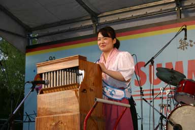 サマーフェスタ in KORIYAMA 2014/ミスうねめによるストリートオルガンの演奏