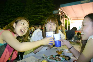サマーフェスタ in KORIYAMA 2014/ビール女子同士でカンパイ