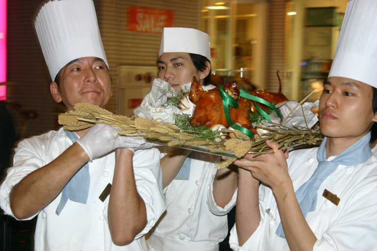 AGORAオクトーバーフェスト in 堺2014／仔豚の丸焼き 行進