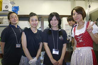 高知オクトーバーフェスト2014/アルコブロイのスタッフさんたち